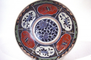 Plat, porcelaine d’Imari, Japon, XVIIIe siècle