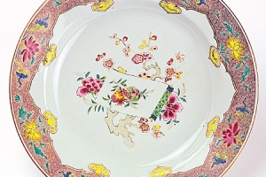 Plat au bouquet, porcelaine de la famille rose, Chine, XVIIIe siècle