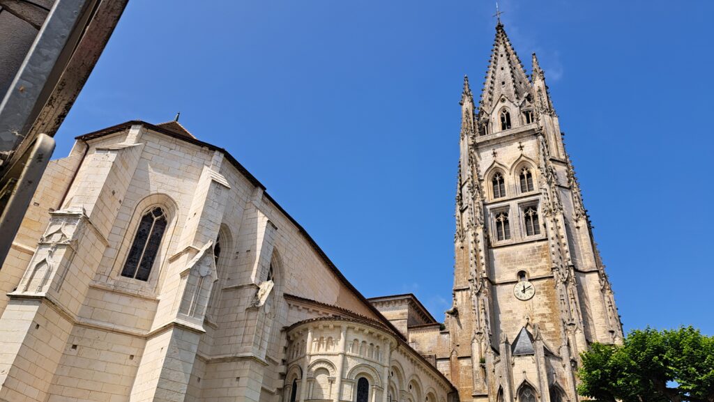 La cathédrale Saint-Etienne à Saintes, joyau de l'art gothique.