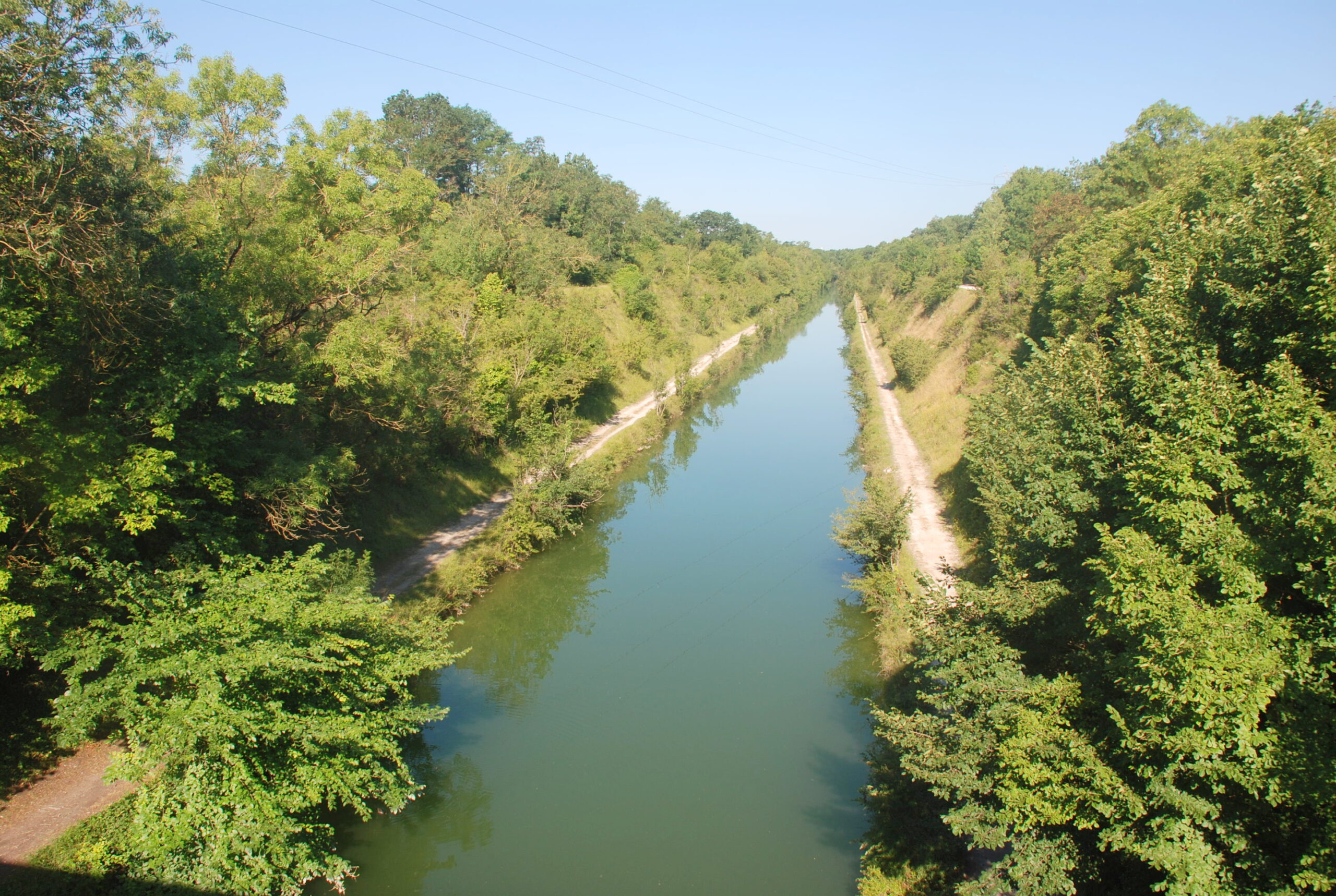 Le canal de Marans à La Rochelle, long de 26 kilomètres.
